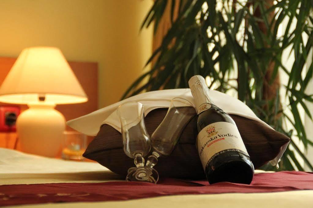 Hotel プーラ エクステリア 写真